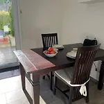 Nyaraló Gaestehaus Mit Sonniger Terrasse