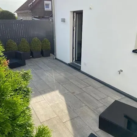 Gaestehaus Mit Sonniger Terrasse Haan